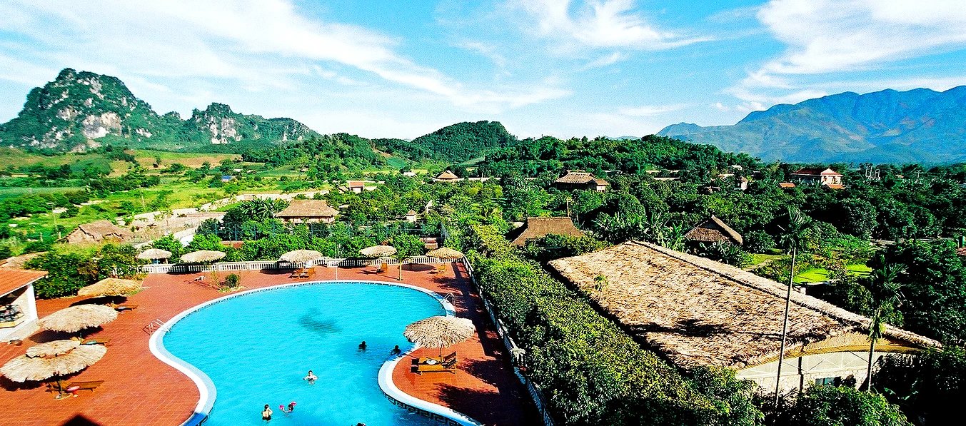 Review VResort Hoà Bình – Lối kiến trúc mang vẻ đẹp của núi rừng Tây Bắc